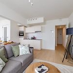 Large Studio Apartment In A Serviced Building