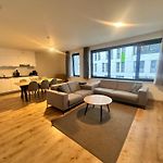 Modern 2 Bedroom Apartment For 6 - City Center