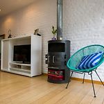 Eya House, Cozy, Bright & Well Located