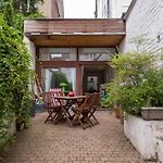 Eya House, Cozy, Bright & Well Located