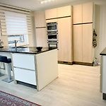 Modern 2-Bed Urban Apartment