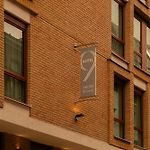 9Hotel Chelton