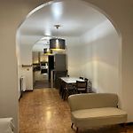 Midi Tracks Apartment