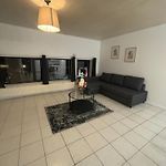 Modern 1Br And Sofa Bed Near Airport