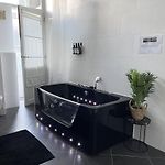Beautiful Condominium With Jacuzzi