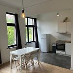 Midi Station Square Apartment
