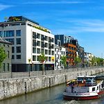 Sur Le Quai