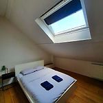 Comf. 2 Bedroom Penthouse In City Center