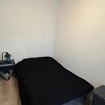 Modern Apt For 4 Near City Center