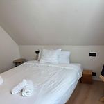 Bright Apartment Overlooking Tenbosch Park