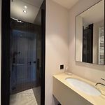 Bright Apartment Overlooking Tenbosch Park