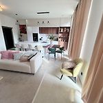 Bright & Stylish 2Br Quiet Terrace