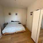 Bright 2 Bedroom Perfectly Located