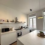 Stylish Apartment In Chatelain - Parking & Comfort