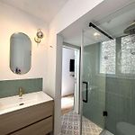 Stylish Apartment In Chatelain - Parking & Comfort