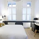 Fabulous In Chatelain Area Appartement