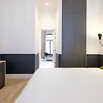 Fabulous In Chatelain Area Appartement