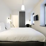 Fabulous In Chatelain Area Appartement