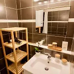 Splendid & Cosy Studio - Perfect Location 'stephanie-louise Area' Appartement