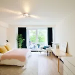 Splendid & Cosy Studio - Perfect Location 'stephanie-louise Area' Appartement *