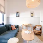 Fabulous Studio In Chatelain Area With Balcony