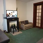 Group 2 Bedroom Apartment For 5