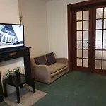 Group 2 Bedroom Apartment For 5