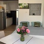Apartment Magnifique Au 2eme Etage, A Proximite De La Gare Du Midi! *