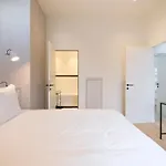 Fabulous In Chatelain Area Appartement