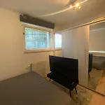 Chambre, Salle Sport, Grand Patio, Salle De Bain - Luxueux Appartement Idealement Localise Dans Le Centre De Bruxelles