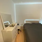 Chambre, Salle Sport, Grand Patio, Salle De Bain - Luxueux Appartement Idealement Localise Dans Le Centre De Bruxelles