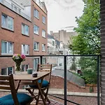 Defacqz Modern Residence