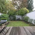 Superb 1 Bedroom Apartment With Garden At Chatelain