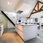 Magnifique Penthouse 3 Chambres Dans Le Quartier Du Canal