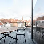 Spacieuse Maison De Ville Proposant 3 Logements Aux Alentours Des Etangs D\'Ixelles