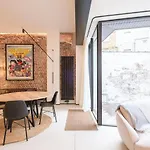 Spacieuse Maison De Ville Proposant 3 Logements Aux Alentours Des Etangs D\'Ixelles