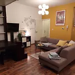 Cozy Design Studio, Hyper-Equipped And Close To Eu