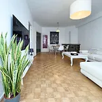 Cosy Two Bedroom Apartment In Brussels