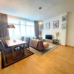 Cozy Apartment In City Center.
