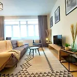 Cozy Apartment In City Center.