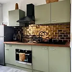 Lovely 2-bedroom Duplex W/ Balcony In