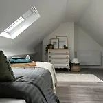 Lovely 2-Bedroom Duplex W/ Balcony In Brussels