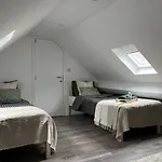 Lovely 2-bedroom Duplex W/ Balcony In Appartement