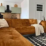 Lovely 2-bedroom Duplex W/ Balcony In Appartement