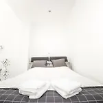 City Centre Hidden Gem! Apartment For Up To 3 People