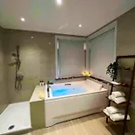 One Bedroom Appartement With City View Jacuzzi And Furnished Balcony At Koekelberg