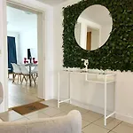 Stylish Two Bedroom Flat