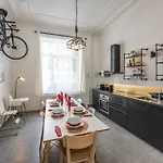 Superb 3 Bedroom & 3 Bathroom Duplex In Centre Appartement *