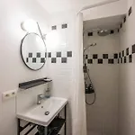 Superb 3 Bedroom & 3 Bathroom Duplex In Centre *