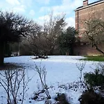 Un Grand Jardin En Ville. Chez Guy